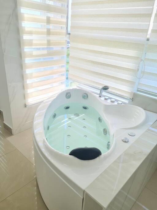 Ecusuites Playas Suite 3 Preference Balcon & Jacuzzi Vista Al Mar Exterior foto